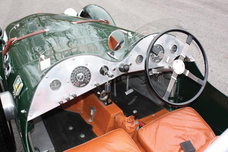 Торпедо Allard J2 Roadster 1950 года  (фото 21 из 34)